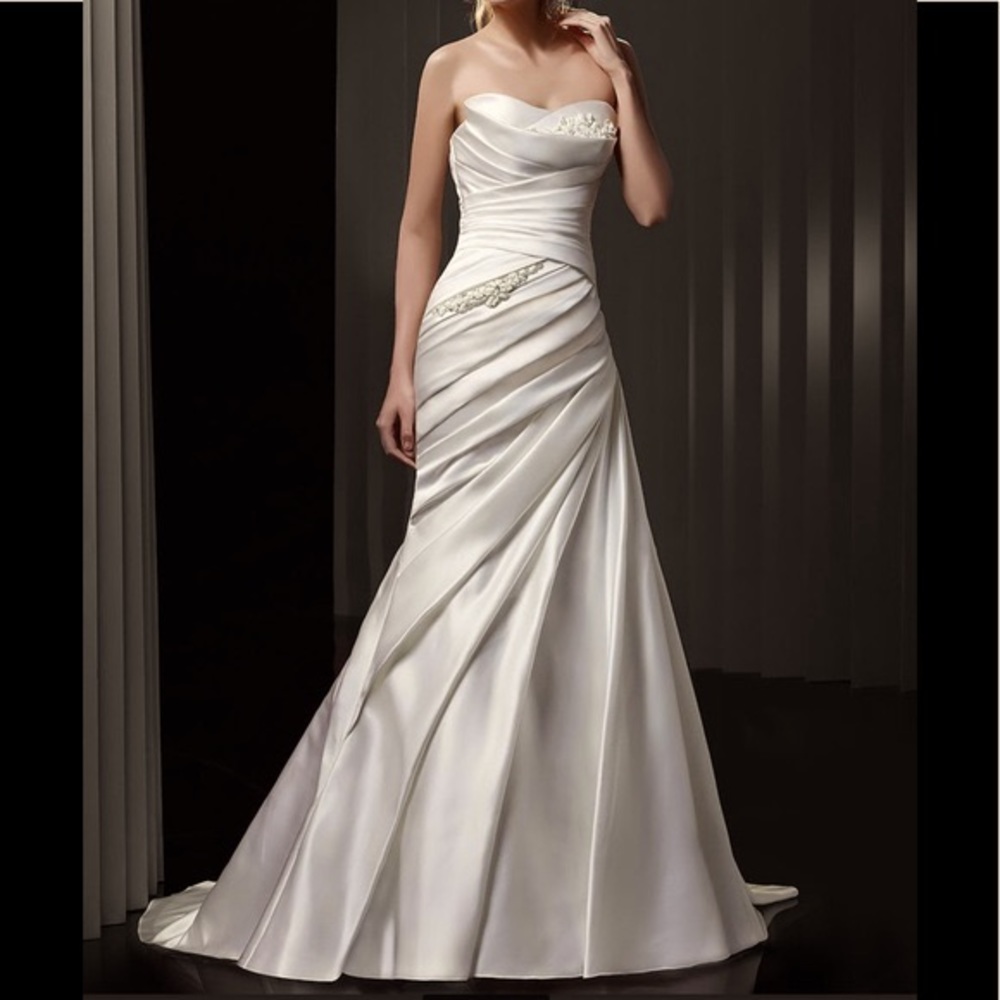 Enzoani ivory Satin gathered bodice wedding gown